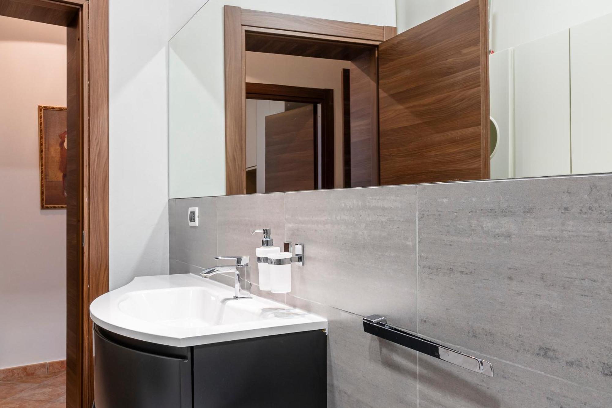 Bagni Pancaldi Sea View Apartment! Ливорно Экстерьер фото