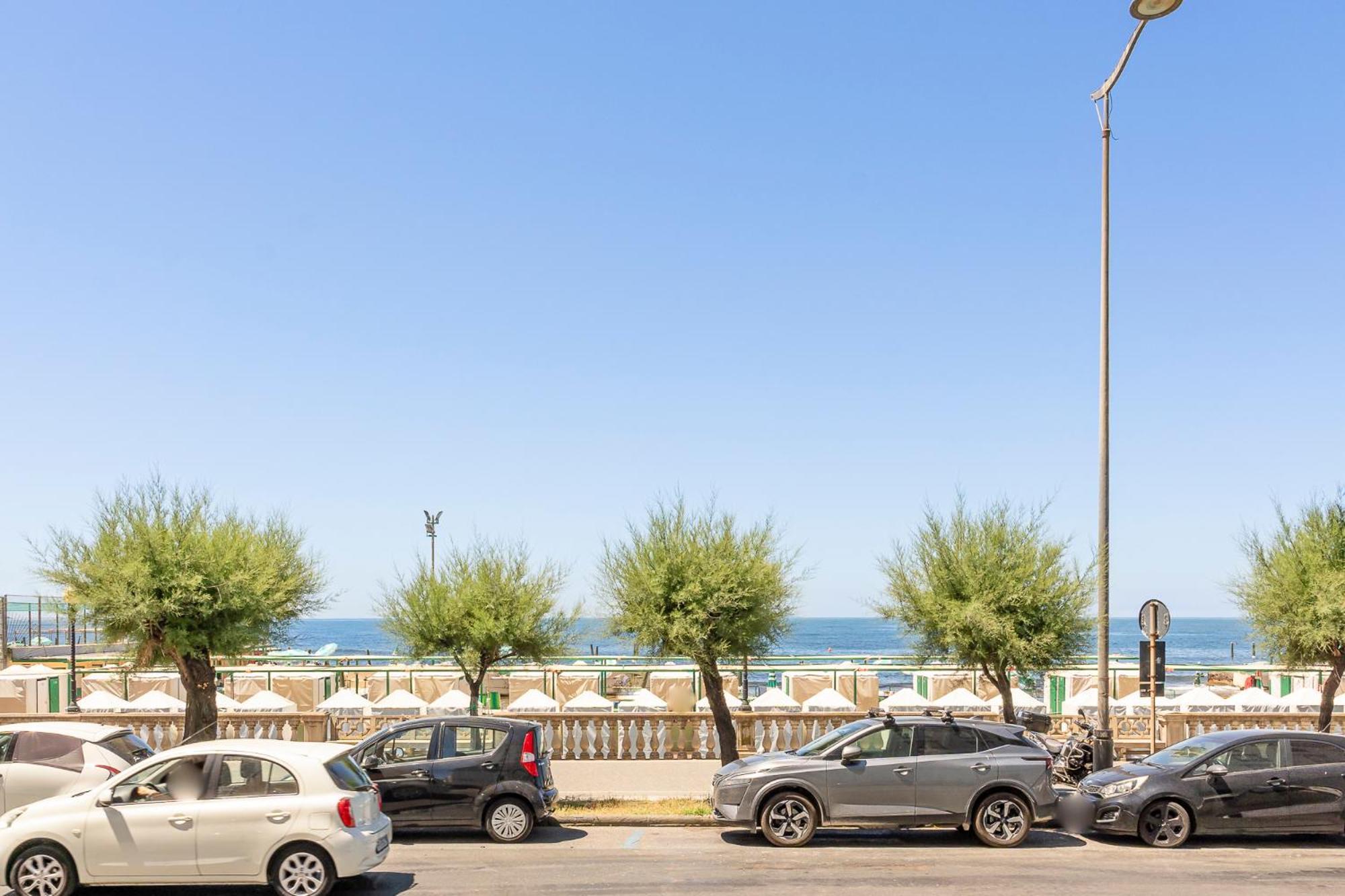 Bagni Pancaldi Sea View Apartment! Ливорно Экстерьер фото